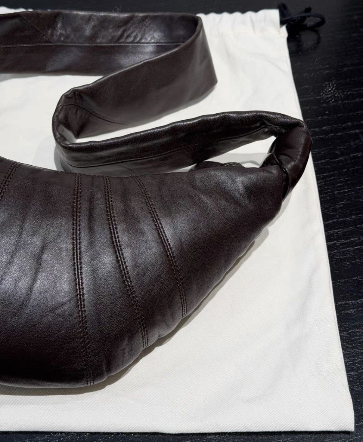 Lemaire Lemaire Dark Lambskin Croissant Crossbody Bag KKKK9 Size ONE SIZE - 5 Thumbnail