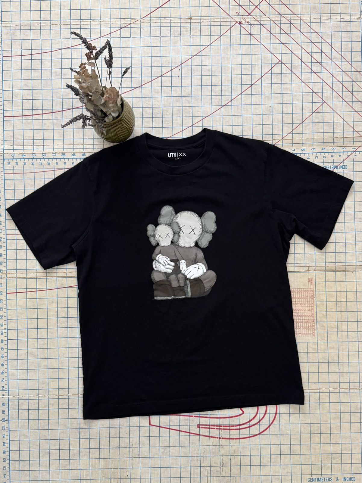 Kaws × Uniqlo Uniqlo x Kaws Companion T-Shirt Black Men’s Size Large Size US L / EU 52-54 / 3 - 1 Thumbnail