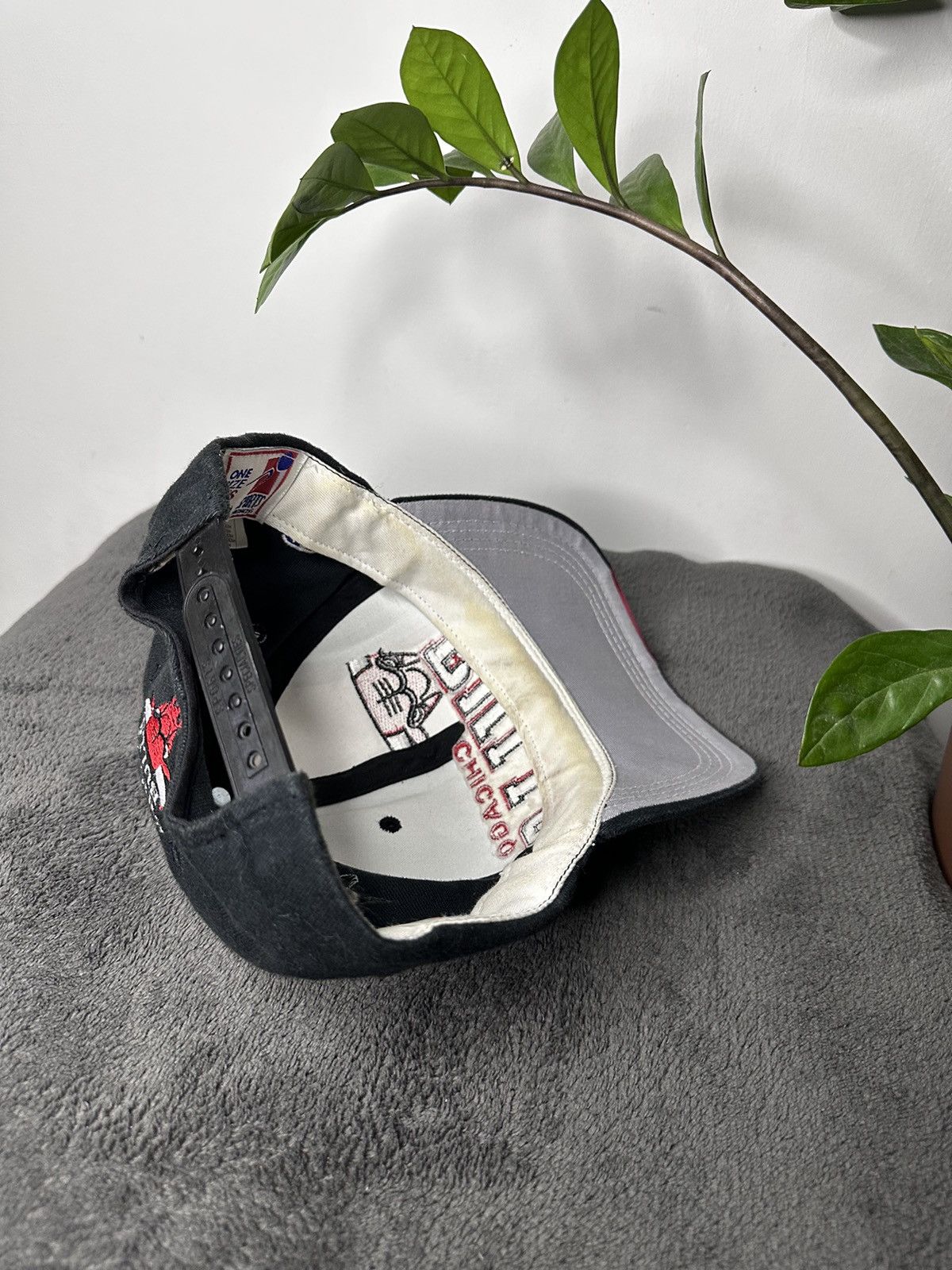 NBA × Sports Specialties NBA Chicago Bulls Vintage Cap Size ONE SIZE - 9 Thumbnail