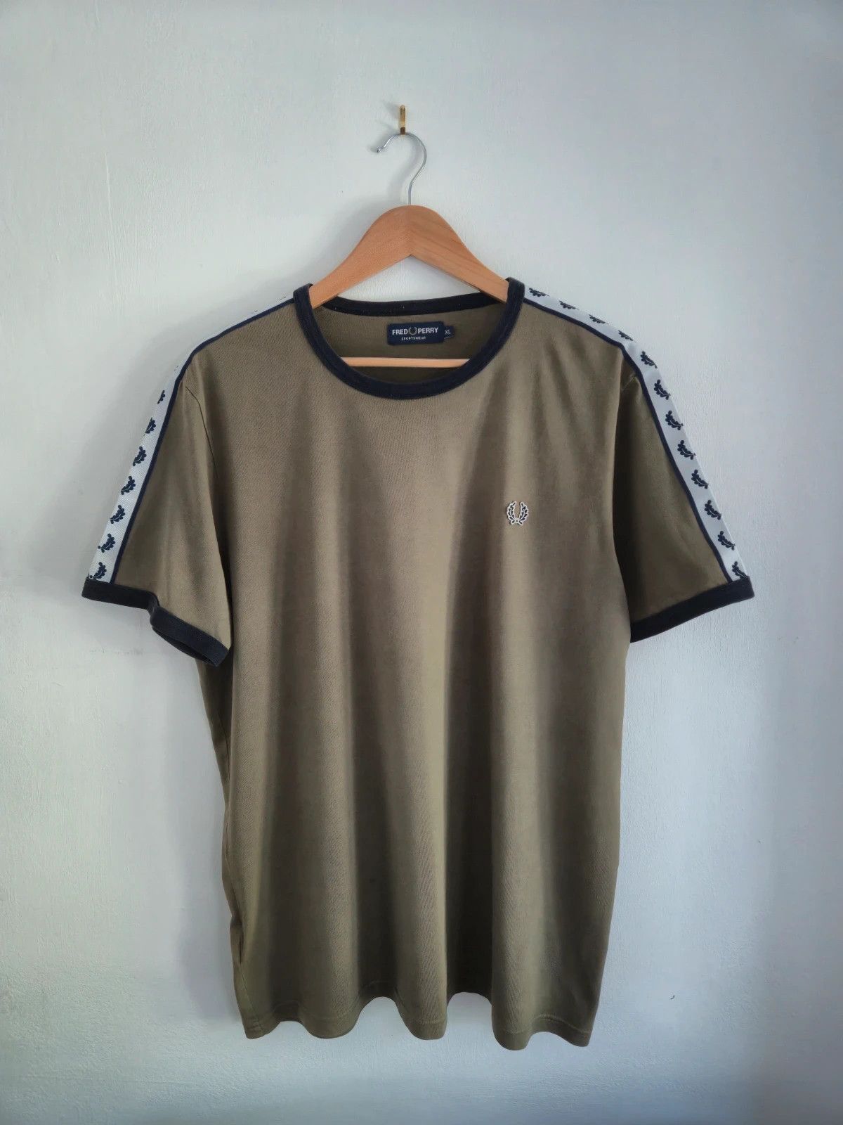 Fred Perry Fred Perry Khaki Crew Neck t-shirt - XL Size US XL / EU 56 / 4 - 1 Thumbnail