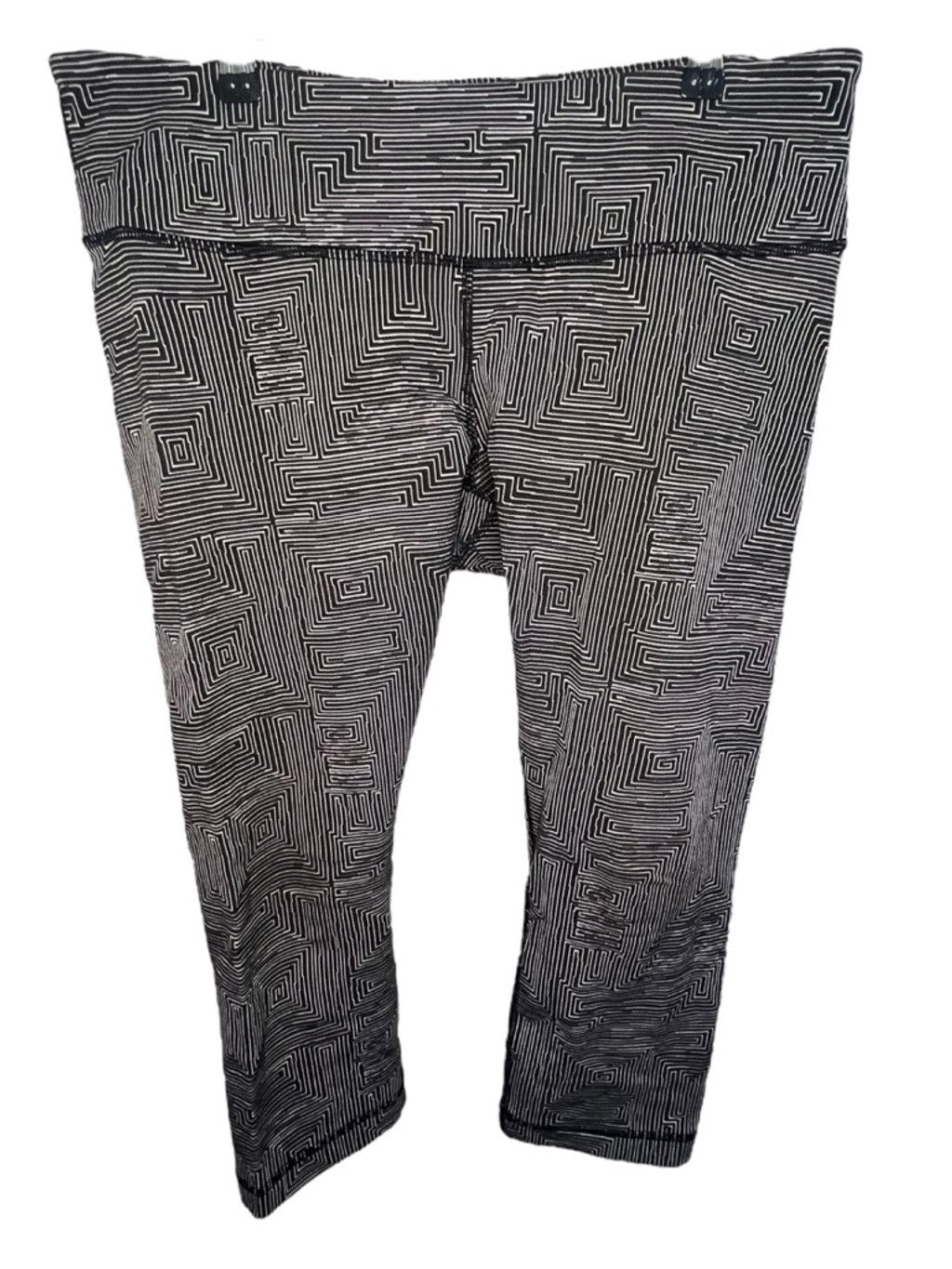 Lululemon Lululemon Black And White Geometric Cropped Workout Leggings Size 34" / US 12 / IT 48 - 1 Thumbnail