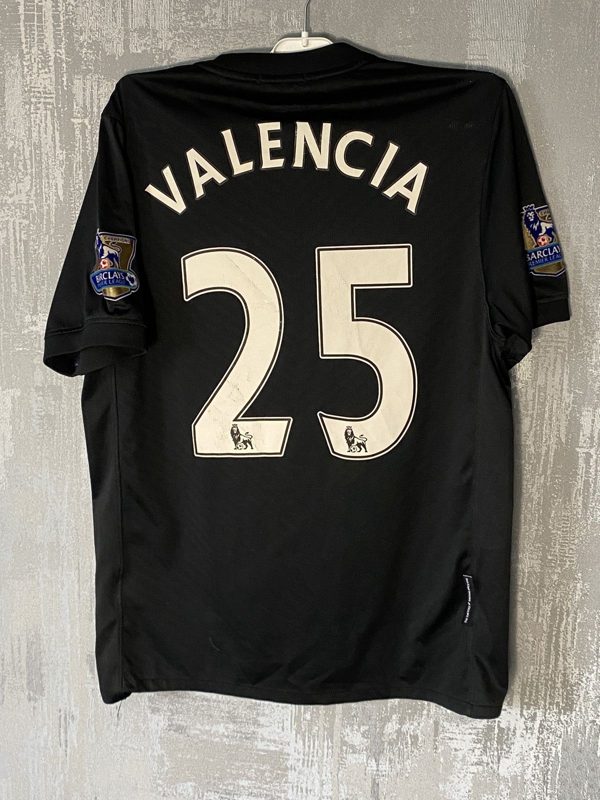 Nike 2009 Manchester United Nike Soccer Jersey #25 Valencia Size US S / EU 44-46 / 1 - 2 Thumbnail