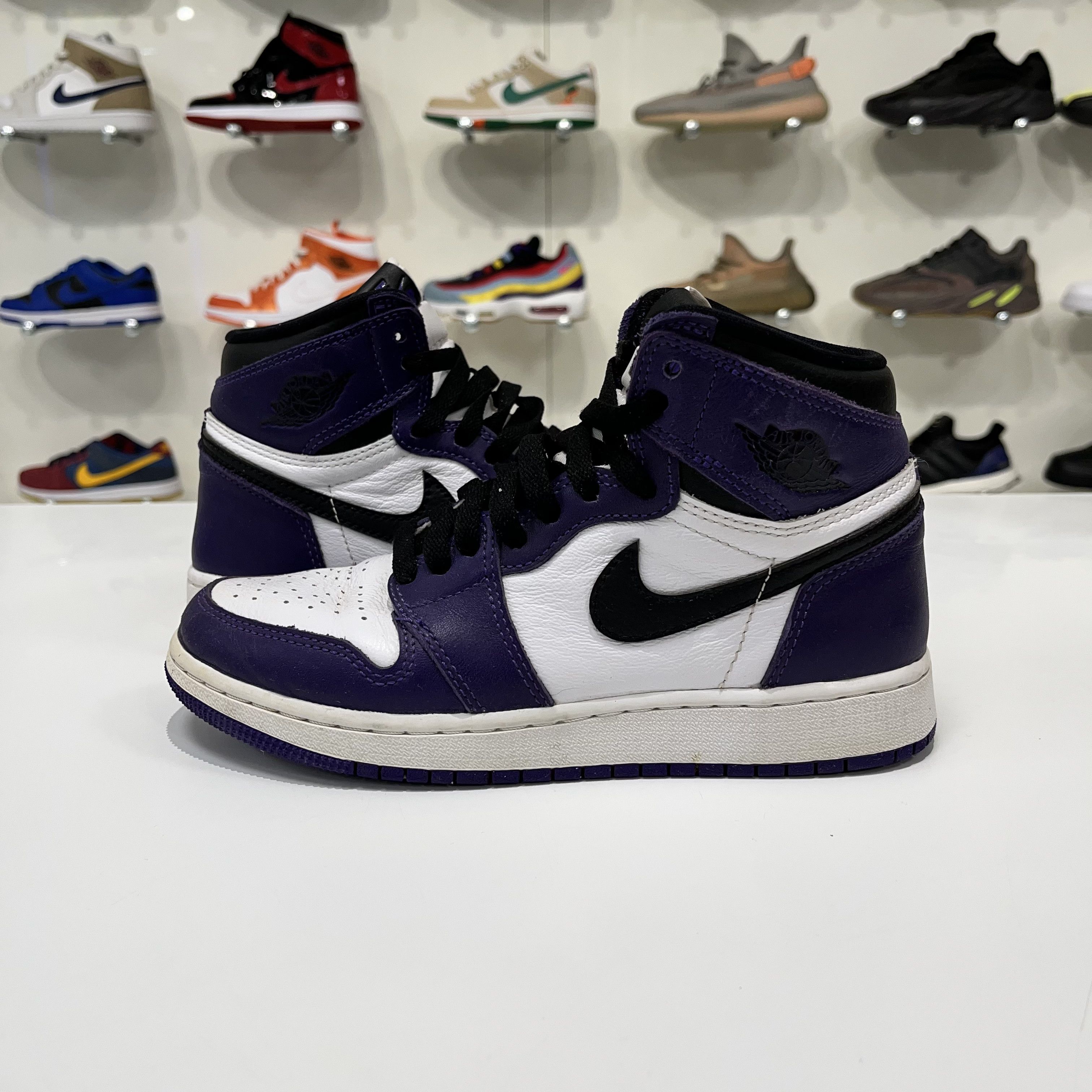 Nike Jordan 1 Retro High Court Purple White (GS) Size US 4 / IT 34 - 1 Thumbnail