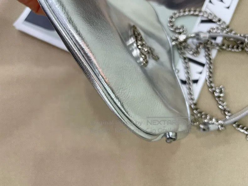 Vivienne Westwood Vivienne Westwood size os Belle Saturn Logo Kiss Lock Heart Size ONE SIZE - 3 Thumbnail