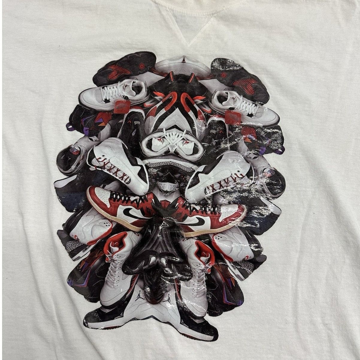 Jordan Brand × Vintage Vintage Nike Jordan Shoes T-Shirt Adult XL Size US XL / EU 56 / 4 - 2 Thumbnail