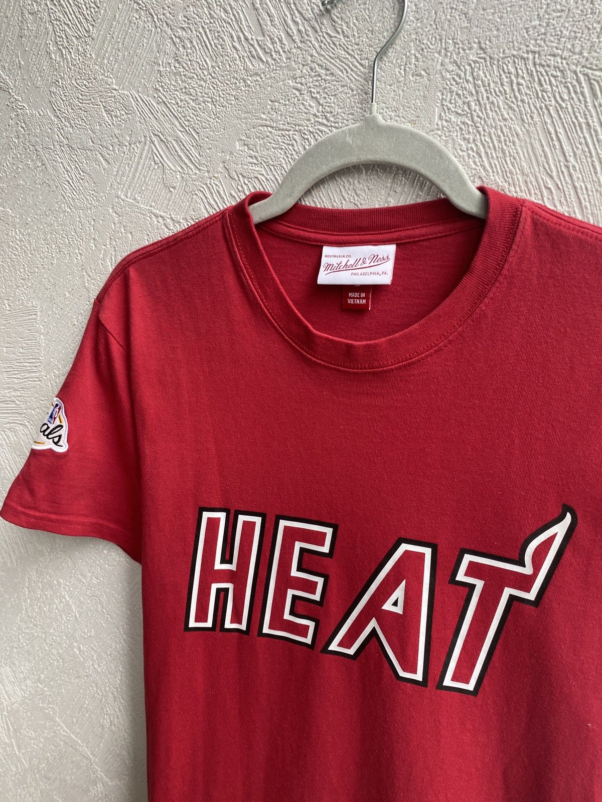 Mitchell & Ness Vintage Mitchell & Ness Miami Heat T-Shirt Size US S / EU 44-46 / 1 - 3 Thumbnail
