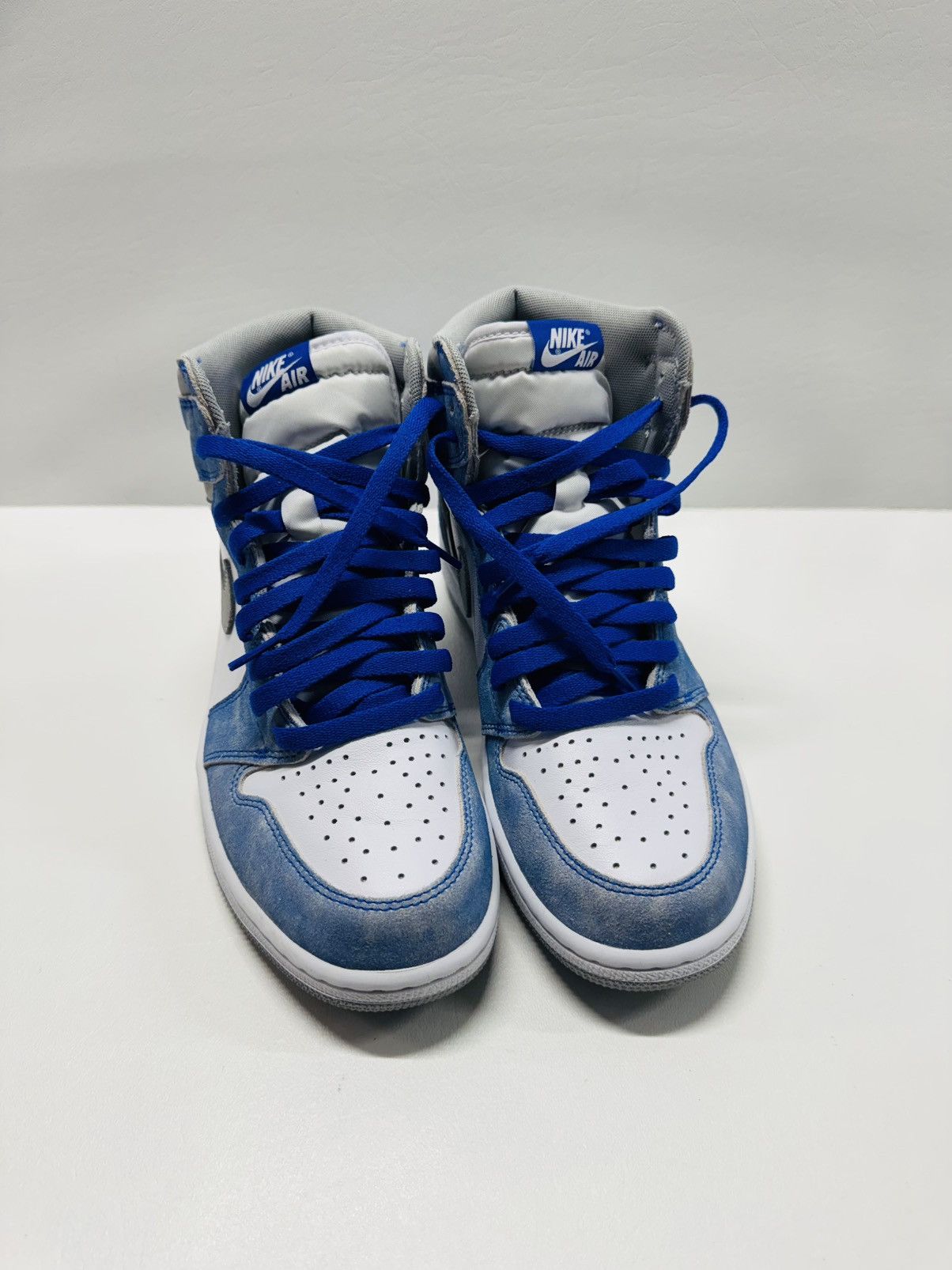 Jordan Brand Air Jordan 1 Retro High OG Hyper Royal Size US 9.5 / EU 42-43 - 4 Thumbnail