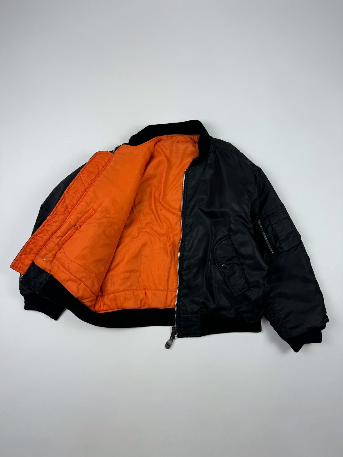 Vintage Vintage Reversible Distressed MA-1 Black Bomber Jacket Size US L / EU 52-54 / 3 - 17 Thumbnail