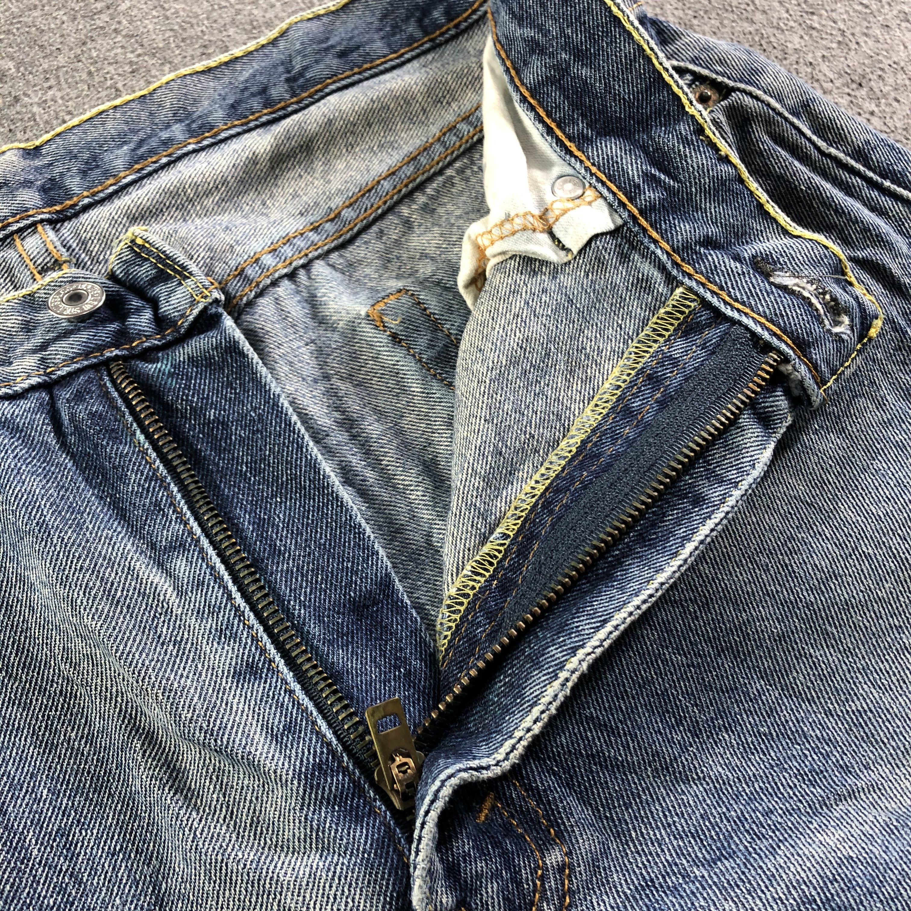 Levi's Vintage Blue Wash Levis 550 Jeans-J3228 Size US 35 - 12 Thumbnail