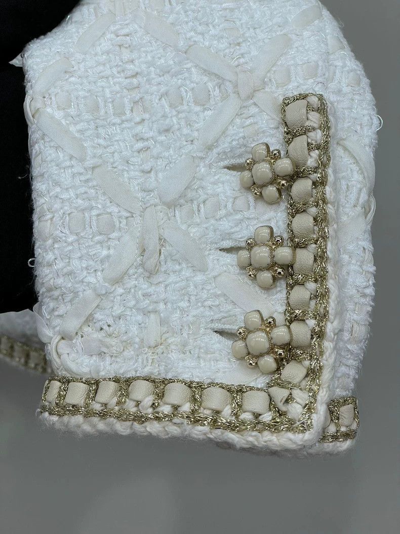 Chanel Chanel White Boucle Jacket -2505 Size US S / EU 44-46 / 1 - 3 Thumbnail