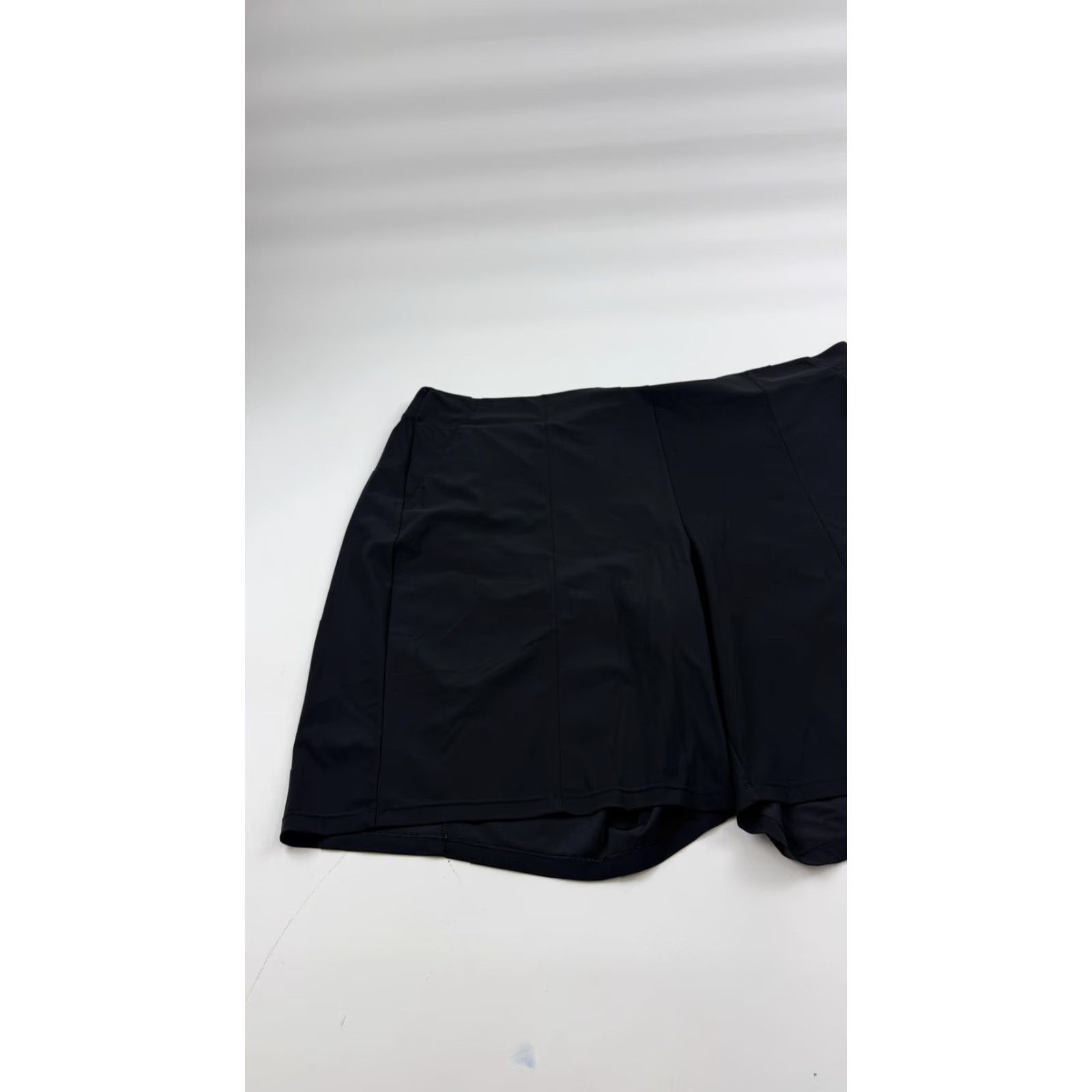 Athleta Athleta Shorts Womens 26 Black Cosmic Bermuda Pull On Stretch Zip Pockets Size 26" / US 2 / IT 38 - 3 Thumbnail