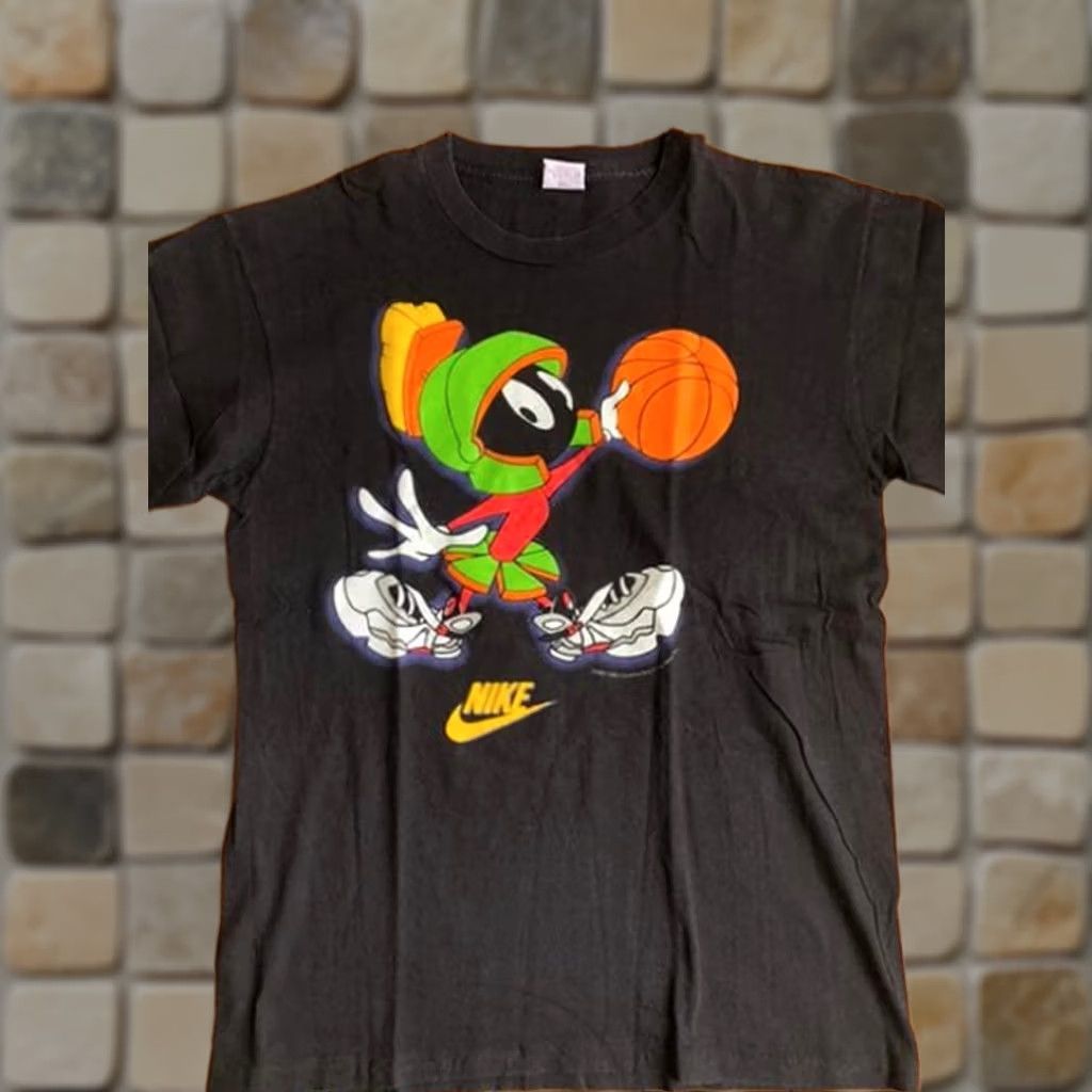 Nike VINTAGE 90s Nike AIR Jordan Looney Tunes T-Shirt Marvin the Martian Size L Mens Used Black Cotton Knit Size US L / EU 52-54 / 3 - 1 Thumbnail