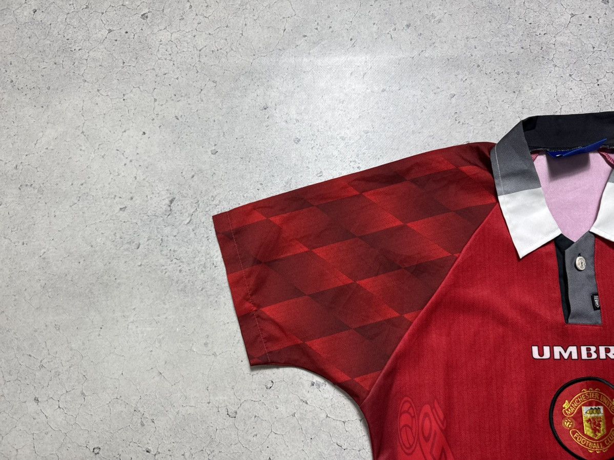 Umbro Umbro FC Manchester United 1996/1998 Vintage Soccer Jersey Size US S / EU 44-46 / 1 - 7 Thumbnail