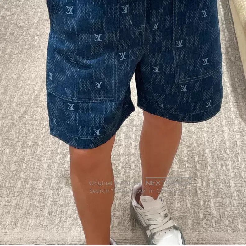 Louis Vuitton Louis Vuitton Blue full logo Jean shorts Size US 34 / EU 50 - 6 Thumbnail