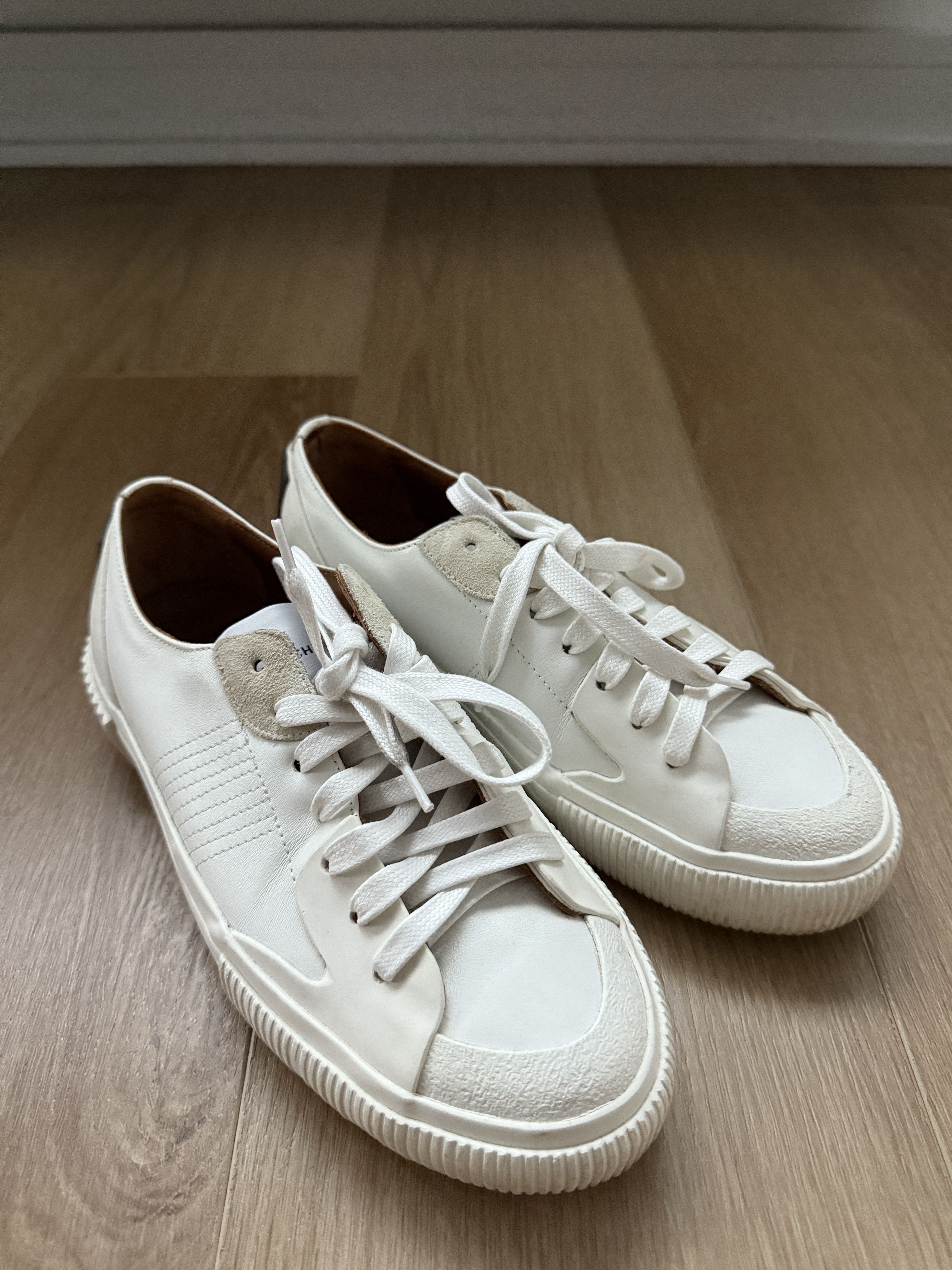 Givenchy Givenchy White Leather Sneakers Size US 7 / IT 37 - 1 Thumbnail