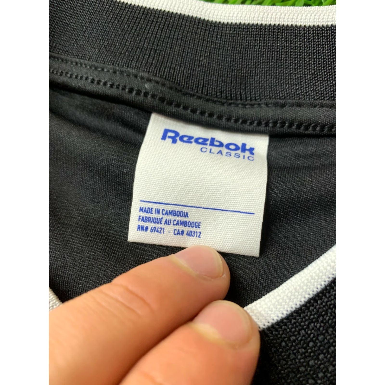 Reebok Reebok Classic Mens Long Sleeve Shirt Monogram Tee Jersey Size S Black and White 100% Polyester, Vintage? No, T-Shirt, Mens, Size S Size US S / EU 44-46 / 1 - 5 Thumbnail