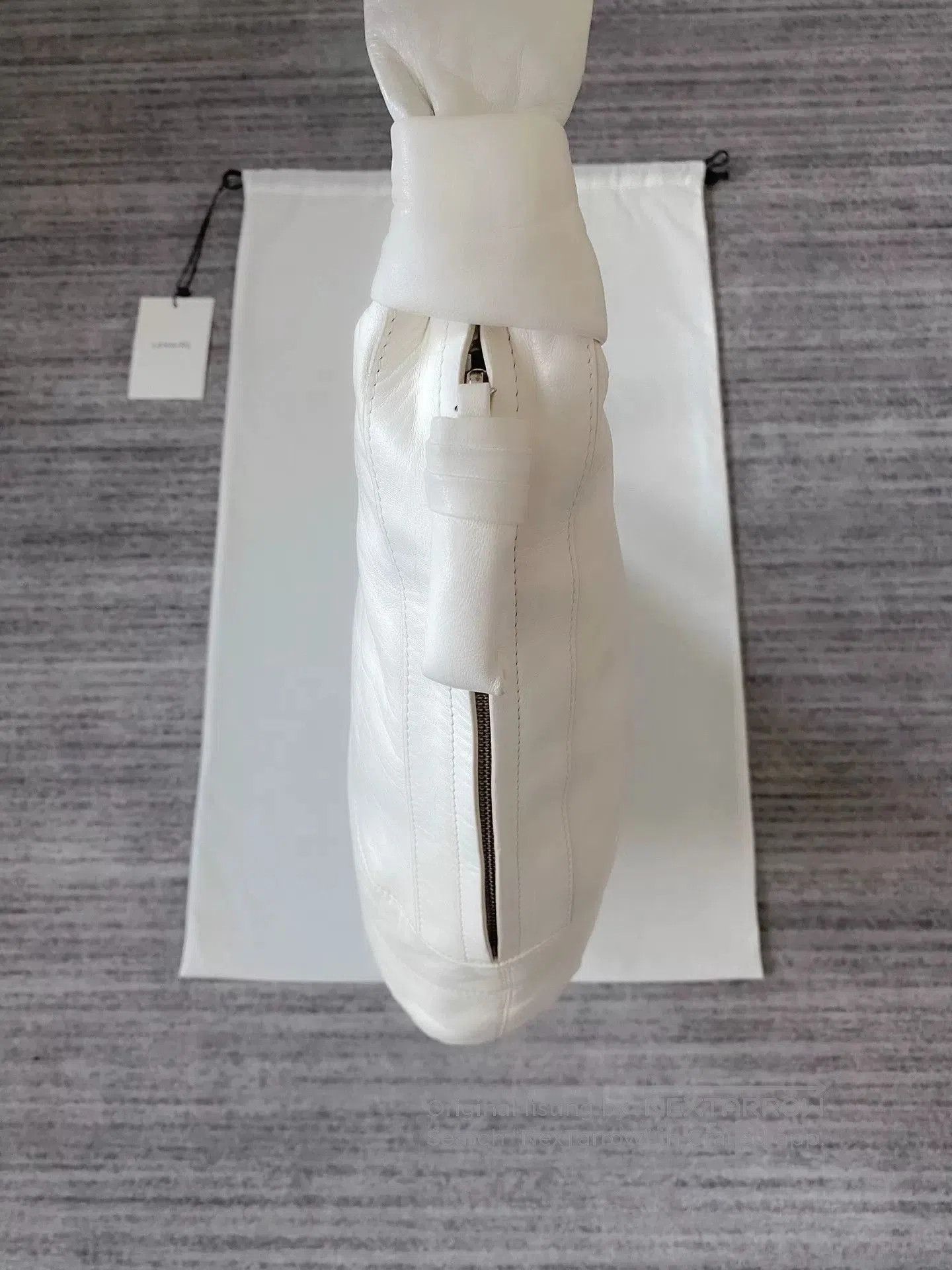 Lemaire Large White Lambskin Croissant Bag. Size ONE SIZE - 4 Thumbnail