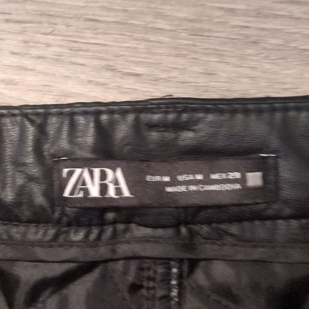 Zara Zara Faux Leather Quilted Pants Size Medium Size 29" - 4 Thumbnail