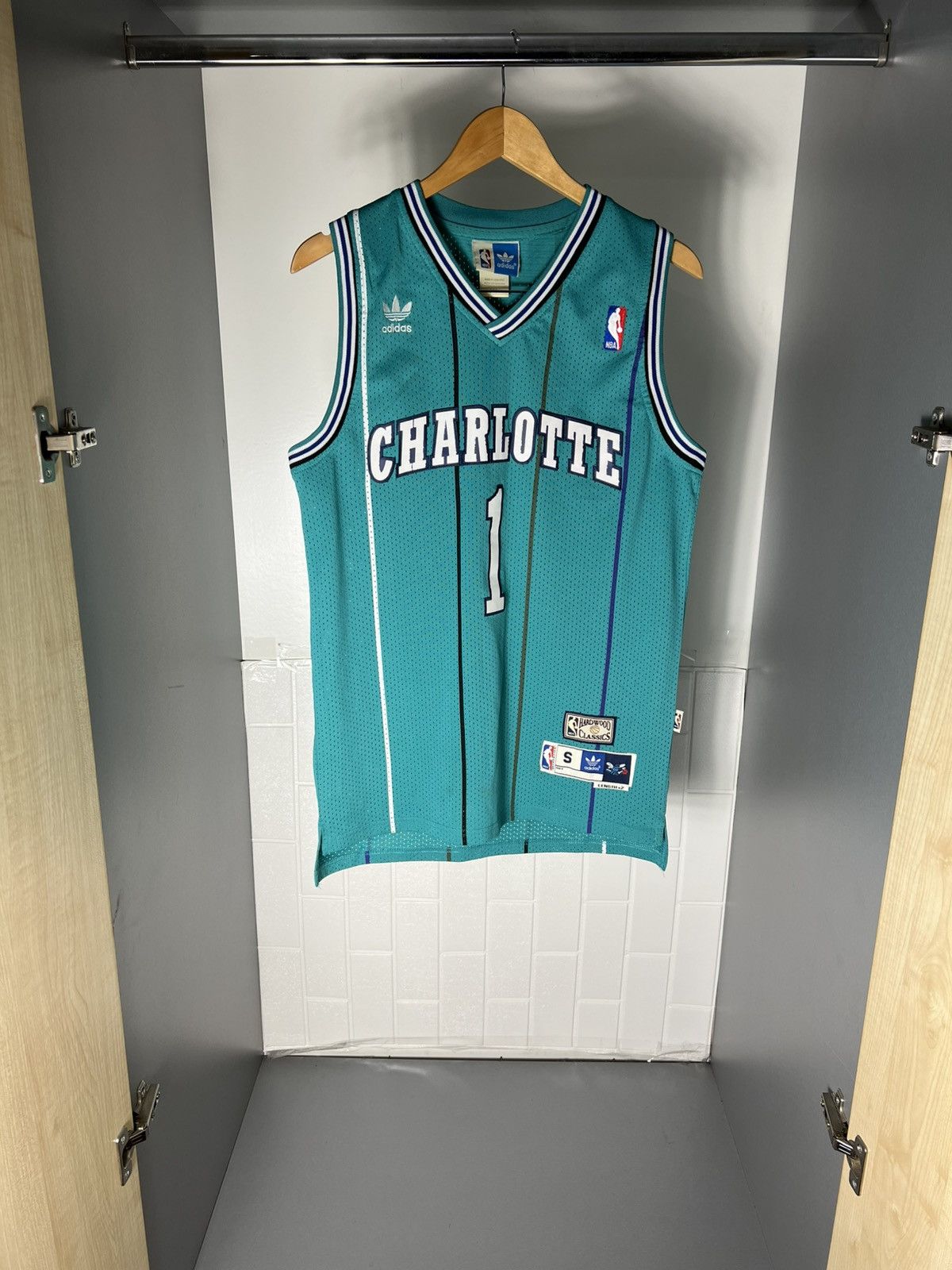 Adidas VINTAGE ADIDAS ORIGINAL CHARLOTTE NBA RETRO JERSEY Y2K 90s Size US S / EU 44-46 / 1 - 2 Thumbnail