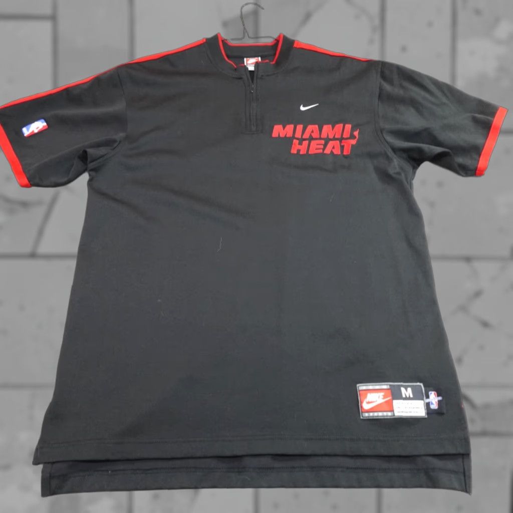 Nike VINTAGE Nike Shirt Miami Heat Embroidered 1/4 Zip Black M Mens Short Sleeve Pullover 1990s Y2K Size US M / EU 48-50 / 2 - 1 Thumbnail