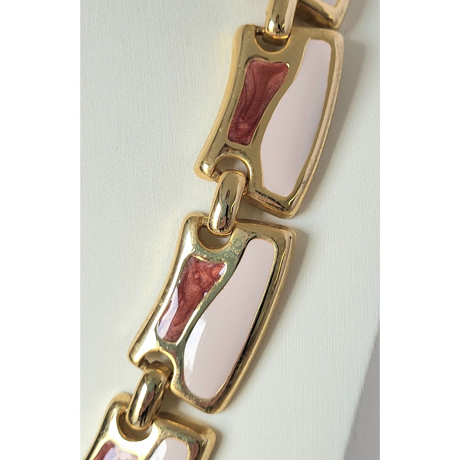 & Other Stories Chic Pink & Red Enamel & Gold Link Statement Necklace Size ONE SIZE - 5 Thumbnail
