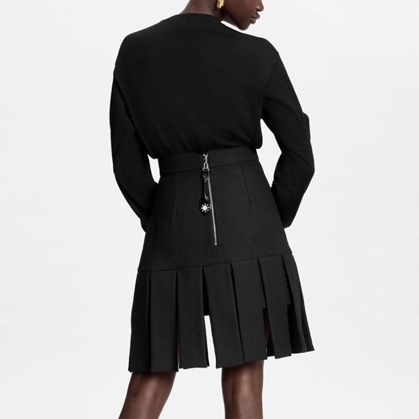 Louis Vuitton Louis Vuitton Wool Black Skirt 24 Women Size 24" / US 00 / IT 34 - 1 Thumbnail