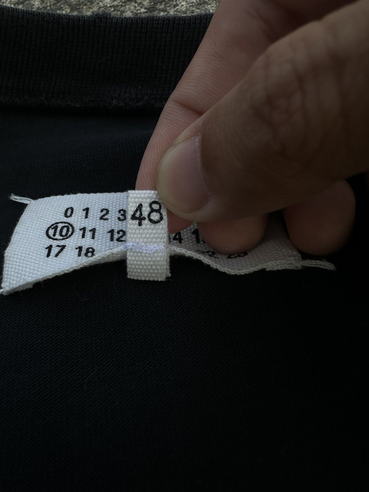 Maison Margiela Maison Margiela FW19 Ripped Pocket Damage Tee Size US L / EU 52-54 / 3 - 13 Thumbnail