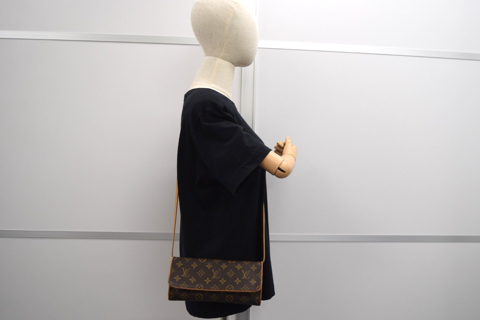 Louis Vuitton LV Pochette Twin GM Crossbody Bag Monogram M51852 Size ONE SIZE - 14 Thumbnail