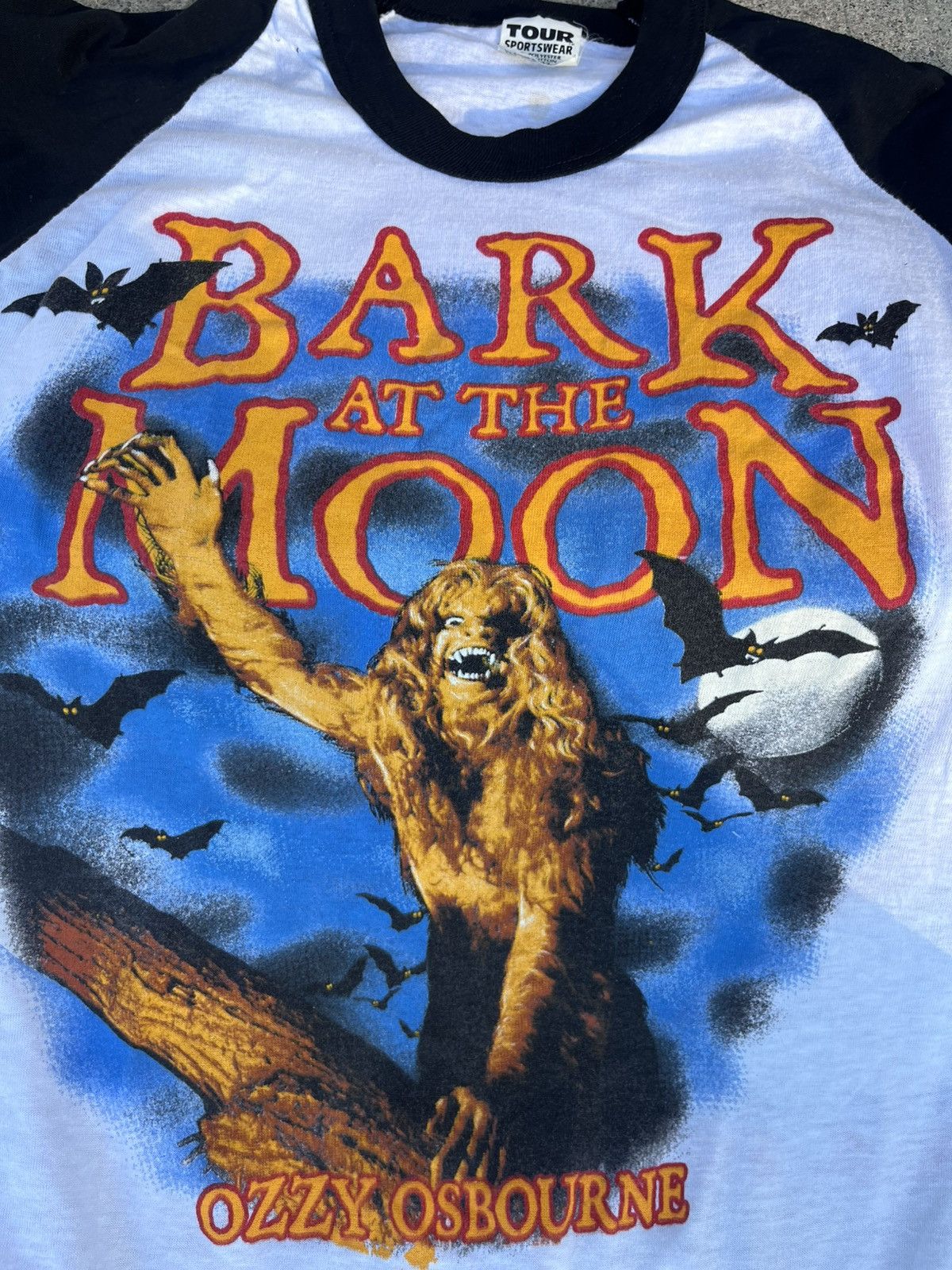 Vintage Ozzy Osbourne 1984 Vintage Bark At The Moon Rock Concert Tee Size US L / EU 52-54 / 3 - 9 Thumbnail