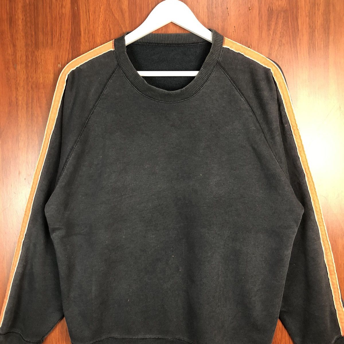Uniqlo Uniqlo Line Orange Dark Blue vintage Sweatshirt #7529 Size US L / EU 52-54 / 3 - 7 Thumbnail