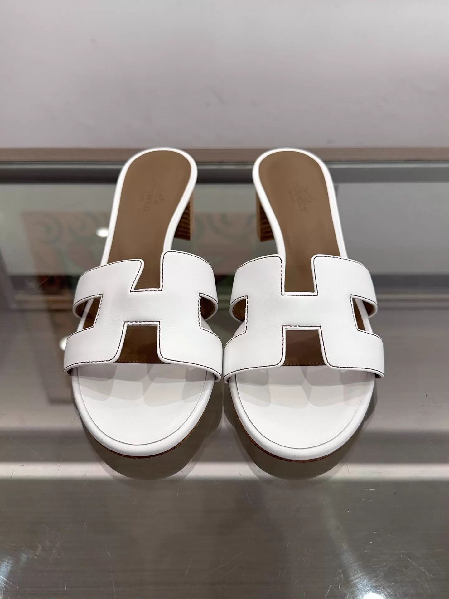 Hermes Hermes Oasis White H Logo Women's 5cm Heel Slipper 36.5 Size US 6 / IT 36 - 3 Thumbnail