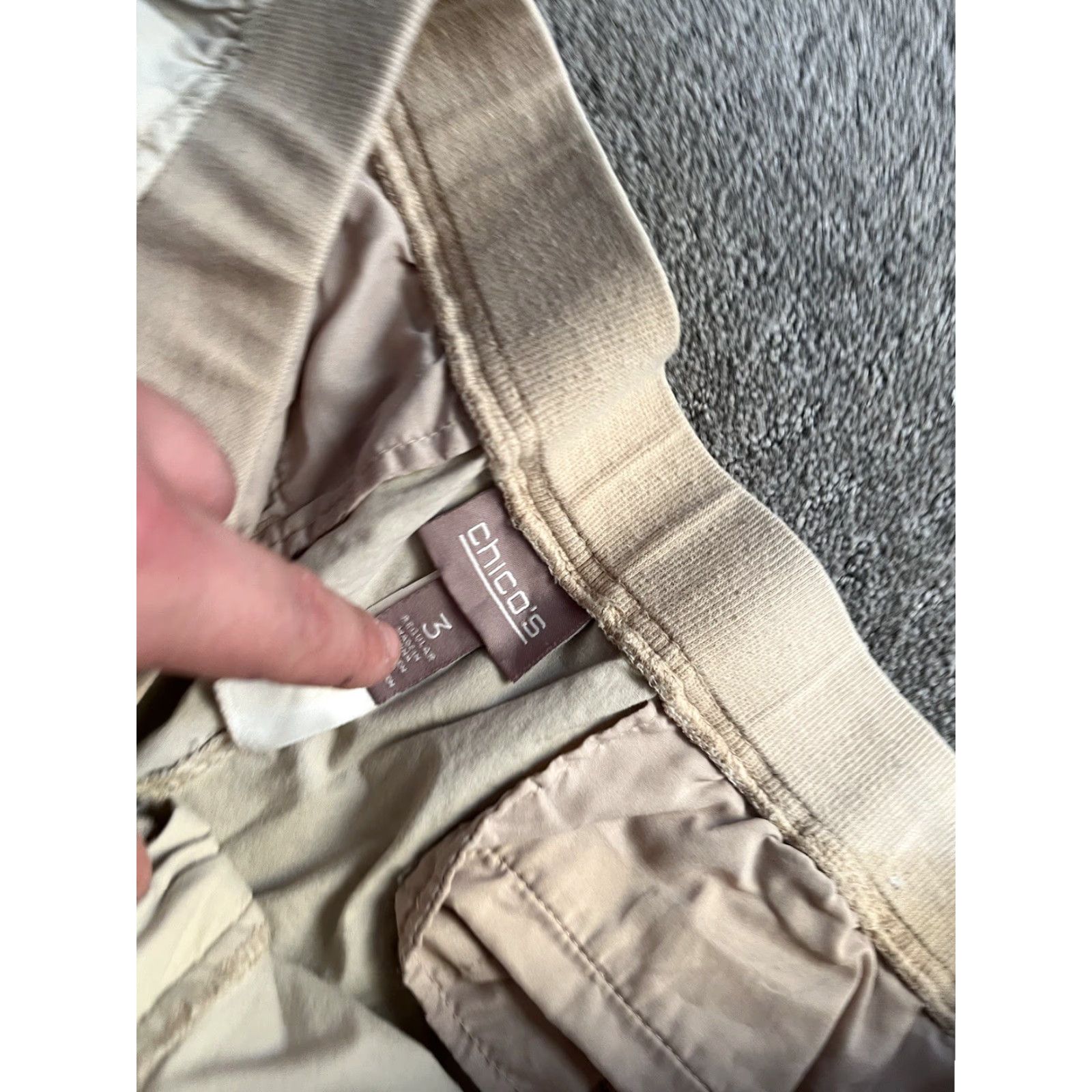 Vintage Chico's Pants Casual Womens 3 Cargo Roll Tab Stretch Full Length Beige Army Twill Pockets Comfort Convertible Regular Inseam 31 in Women's Pants Size 26" / US 2 / IT 38 - 5 Thumbnail