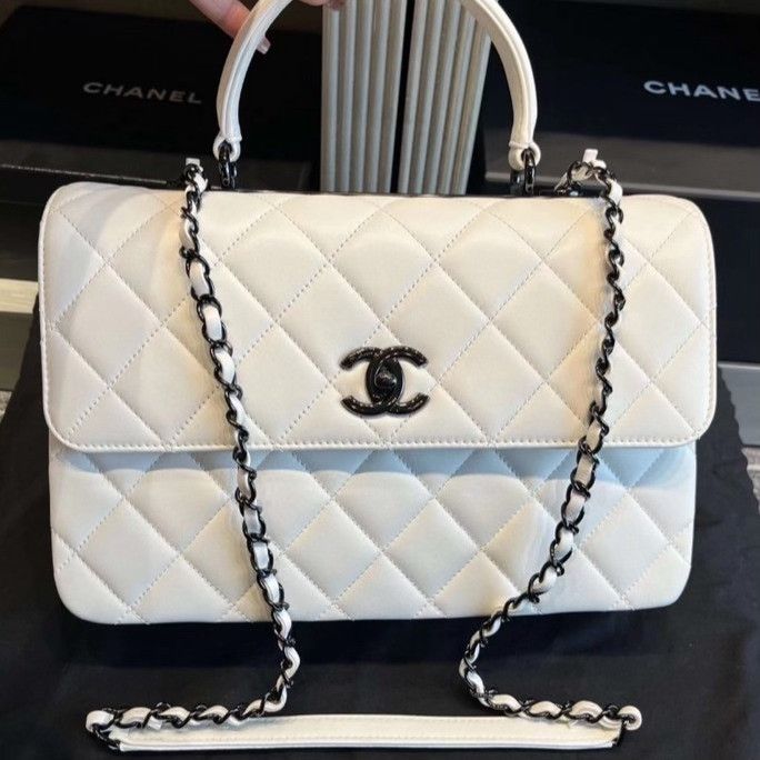 Chanel Pre-loved Bag Very good condition Size ONE SIZE - 1 Thumbnail