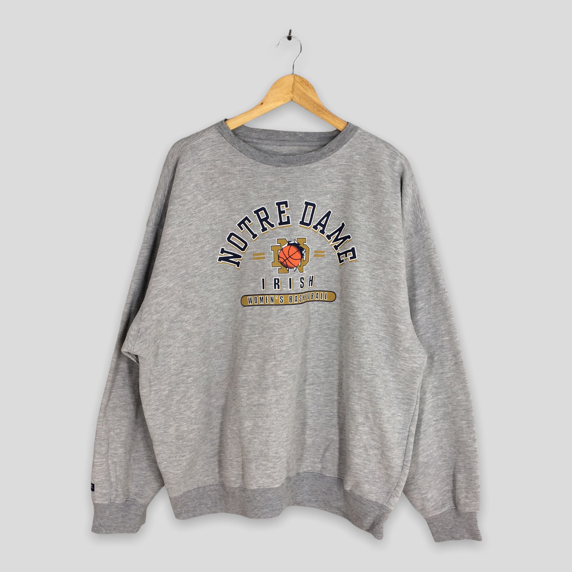 Jansport × NBA × Vintage Vintage 90s Notre Dame Women Basketball Sweatshirt XLarge Size US XL / EU 56 / 4 - 1 Thumbnail