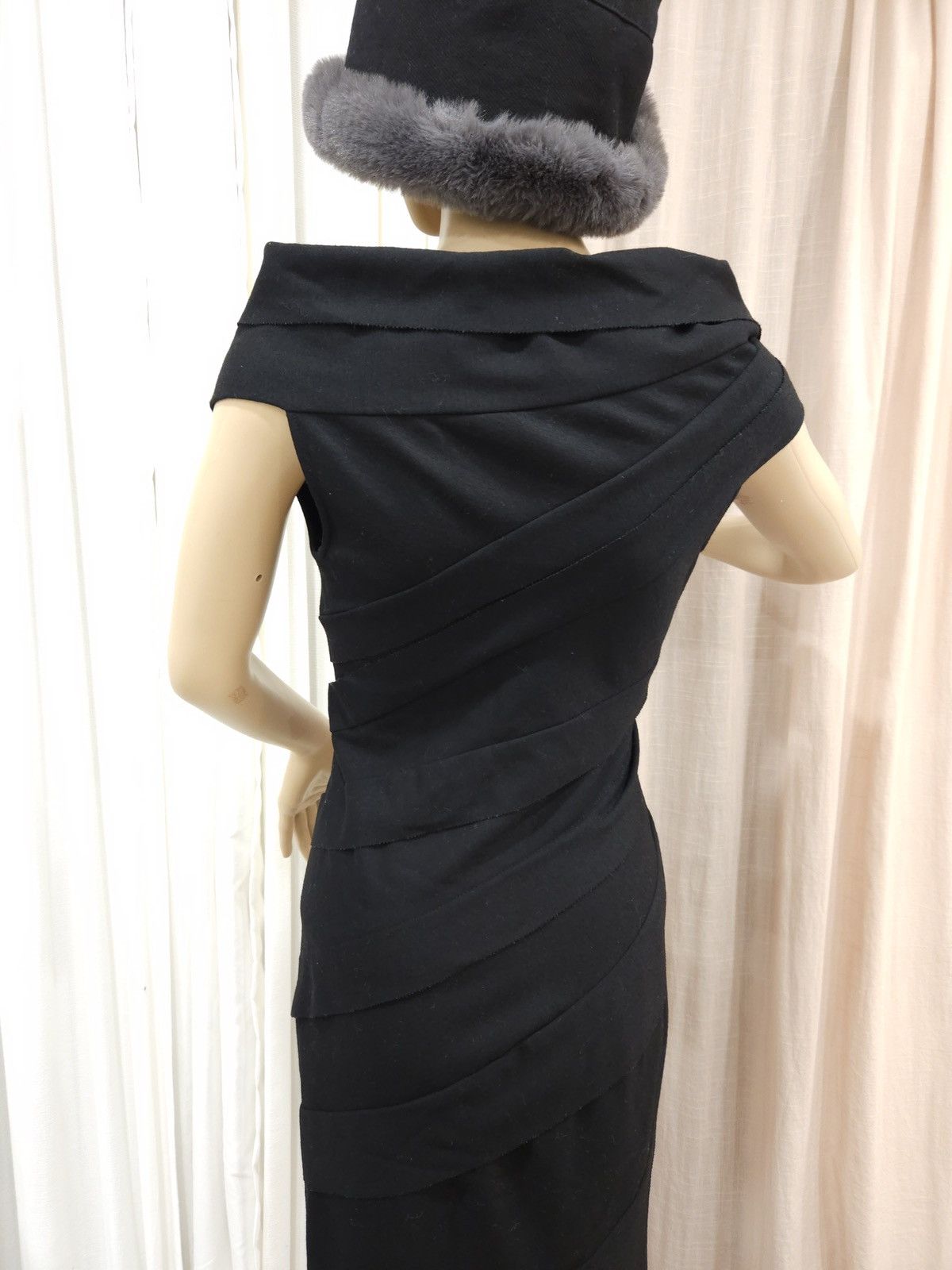 Diane von Furstenberg × Vintage DIANE VON FURSTENBERG Wool Elastic Slim-Fit Ruffled Dress Size S / US 4 / IT 40 - 11 Thumbnail