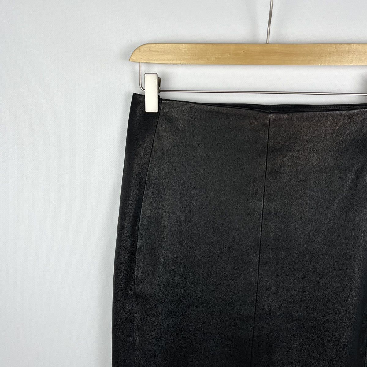 Diane von Furstenberg Ladies Diane Von Fustenberg Avant-Garde Leather Midi Skirt Size 30" / US 8 / IT 44 - 5 Thumbnail