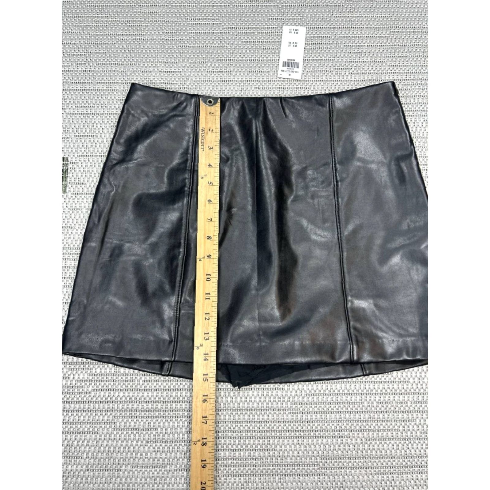 Abercrombie & Fitch Abercrombie & Fitch Mini Skirt Women Medium Black Faux Leather Side Zip Size 32" / US 10 / IT 46 - 4 Thumbnail