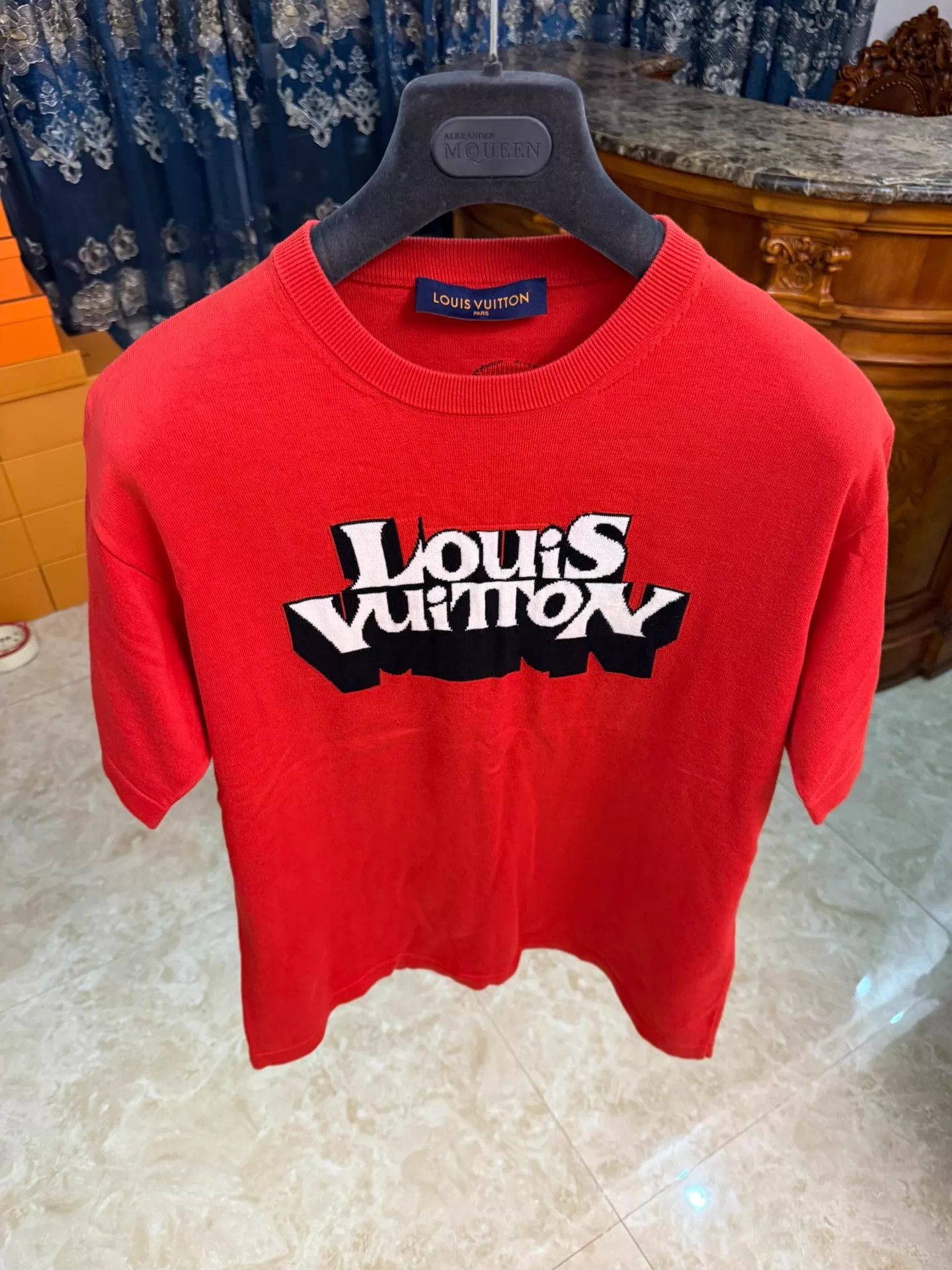 Louis Vuitton LV red knit TEE M (L) LV logo back swallow knit Size US M / EU 48-50 / 2 - 1 Thumbnail