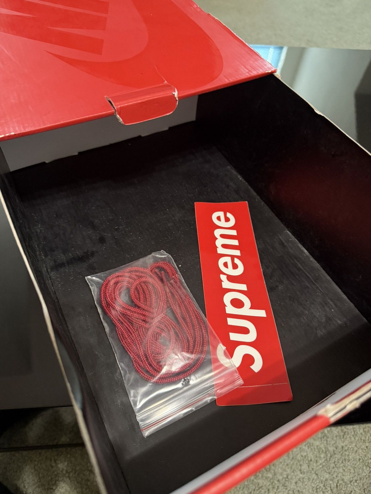 Nike × Supreme Nike Air Max 98 Supreme Varsity Red Size US 12 / EU 45 - 9 Thumbnail