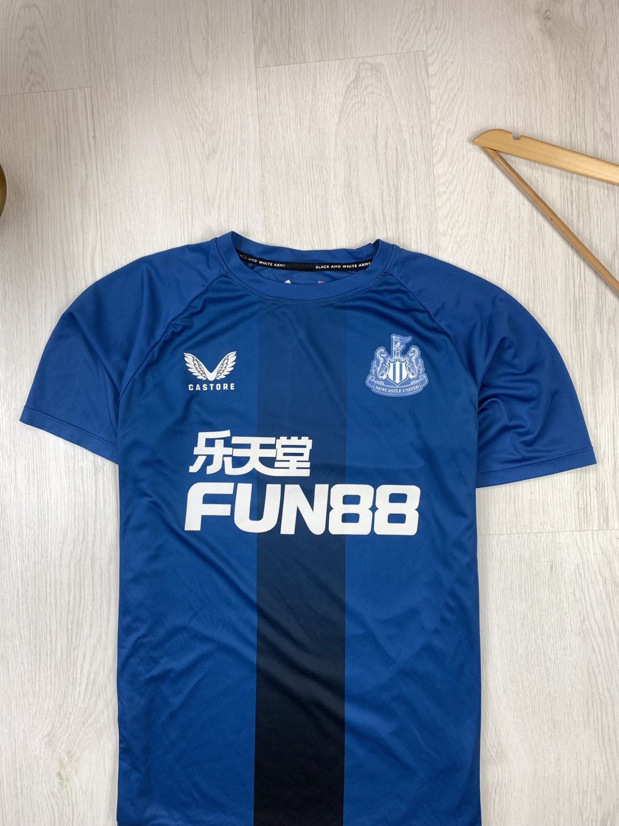 Castore Castore Newcastle United FC 2021-2022 Training Jersey Size M Size US M / EU 48-50 / 2 - 2 Thumbnail