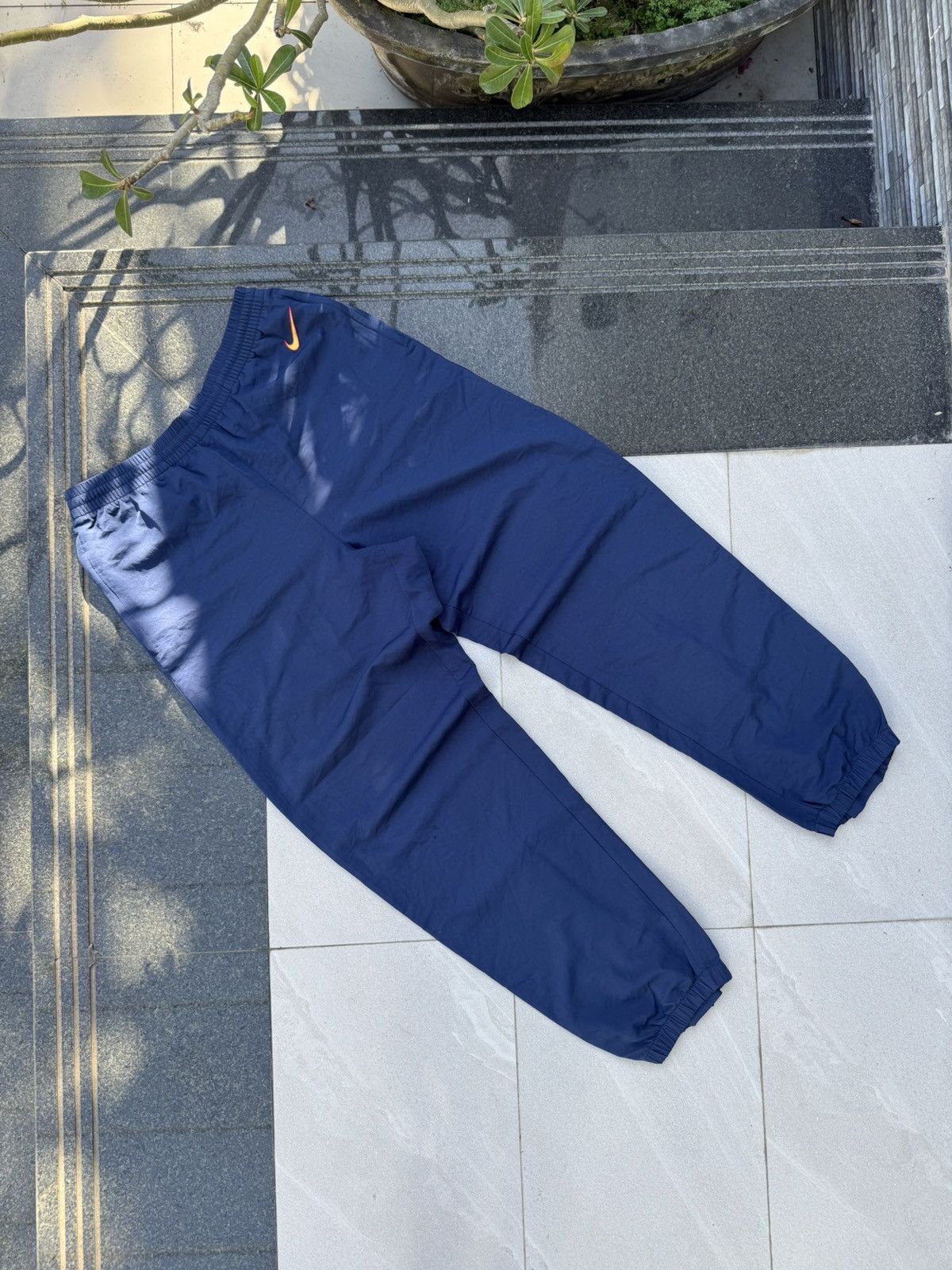 90’s NIKE RARE SWOOSH Y2K BACK ZIP RETRO NYLON TRACK PANTS