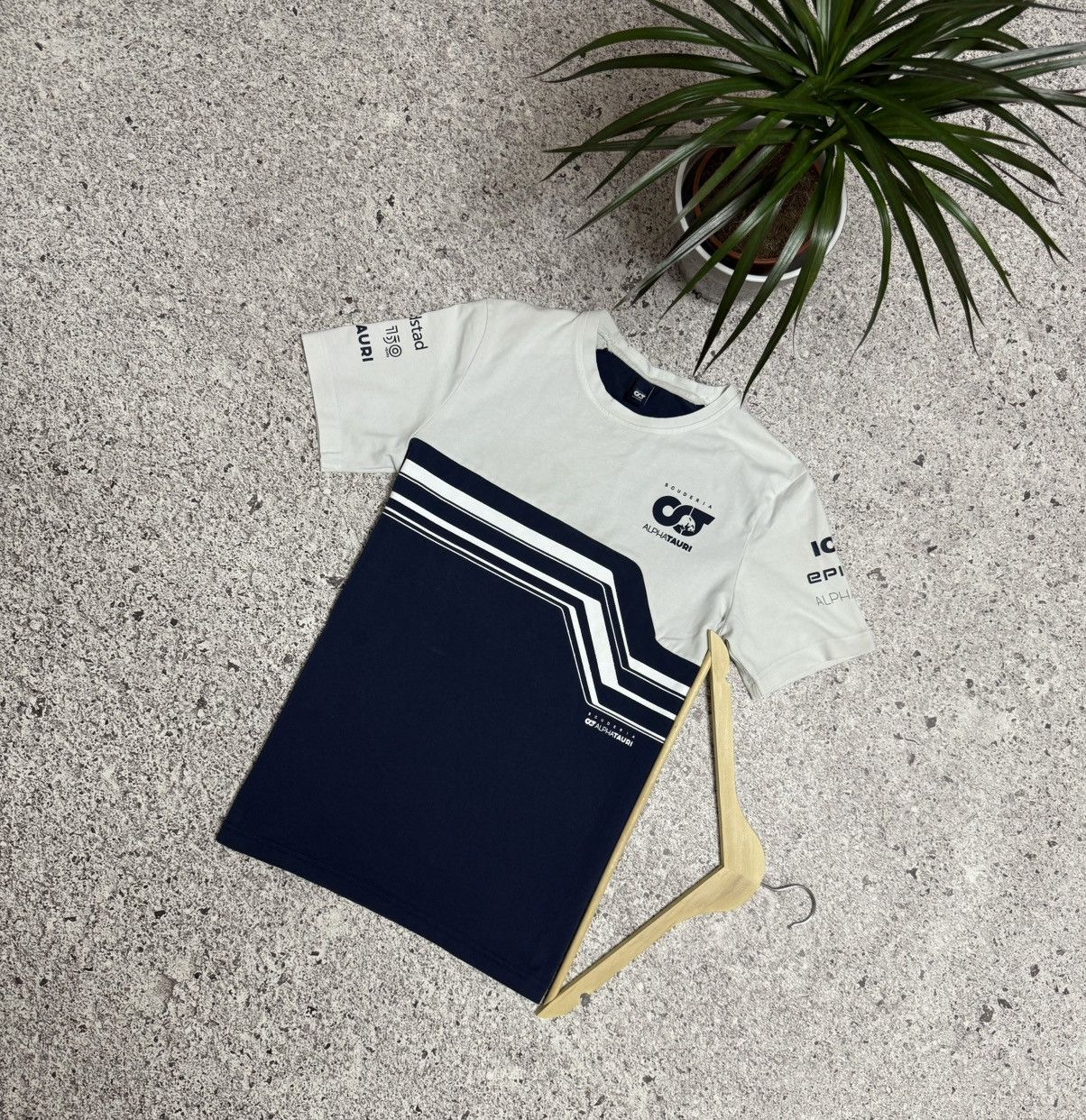 Alpha Industries × Ferrari Rare Scuderia AlphaTauri 2023 Team Racing Retro T-Shirt Size US XS / EU 42 / 0 - 1 Thumbnail