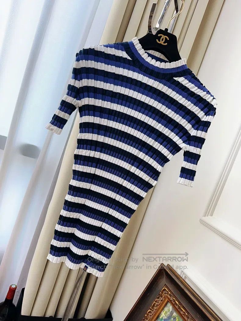 Louis Vuitton Louis Vuitton Blue and white stretch-knit short sleeves Size M / US 6-8 / IT 42-44 - 1 Thumbnail