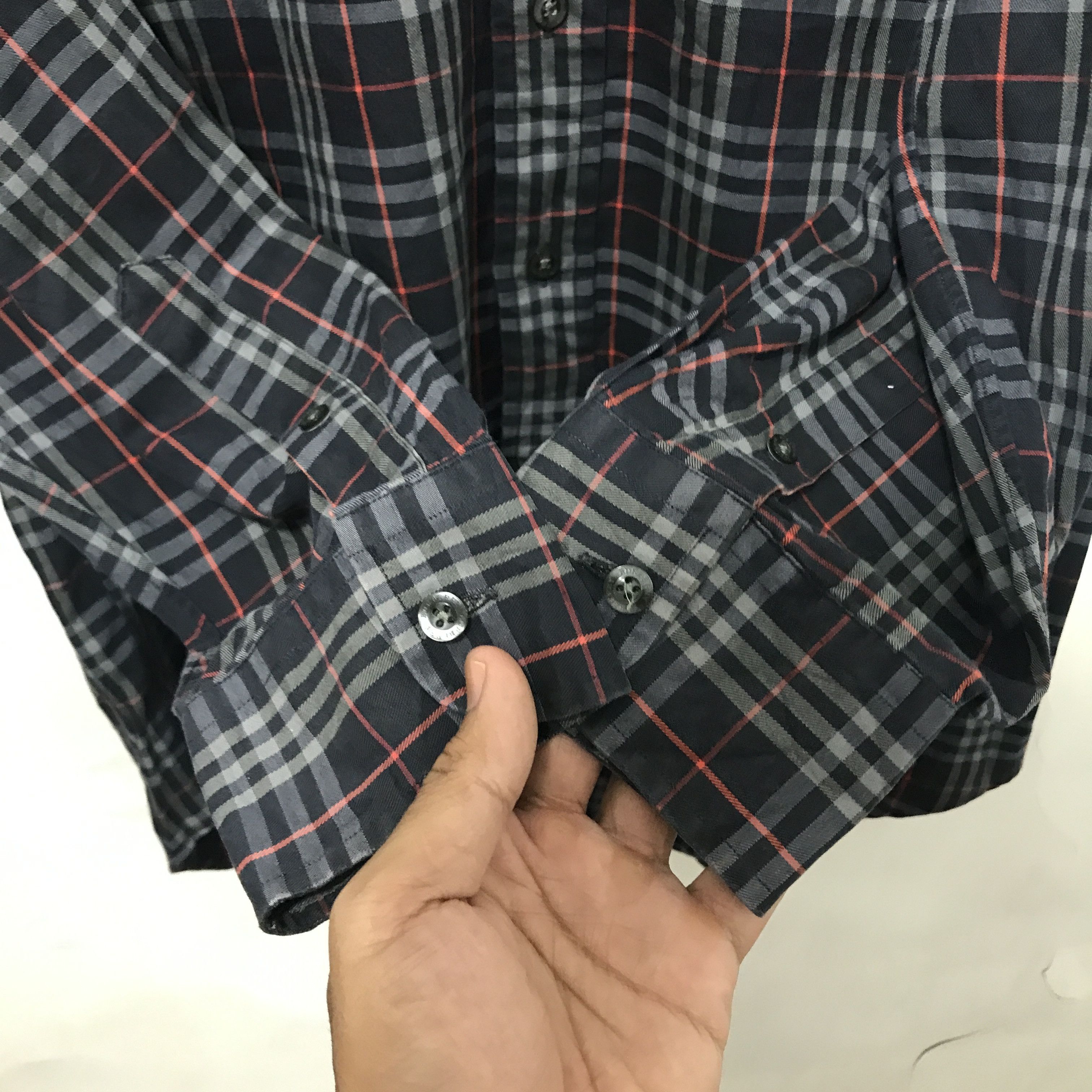 Burberry VINTAGE BURBERRY LONDON DARK NAVY NOVA CHECK BUTTON UP SHIRT Size US M / EU 48-50 / 2 - 5 Thumbnail