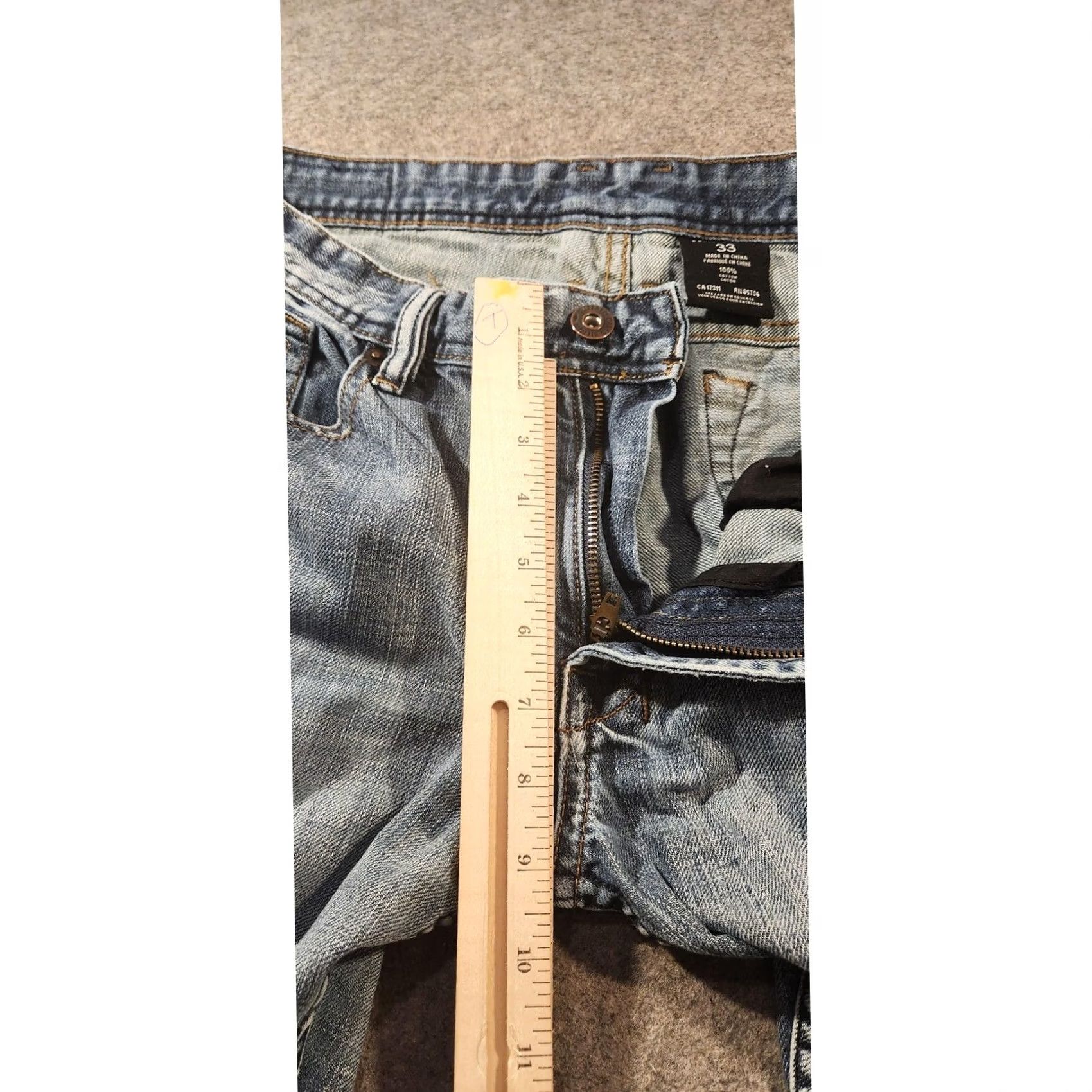 Buffalo David Bitton VINTAGE Buffalo David Bitton Jeans Mens 33x30 Distressed Denim Straight Casual Relaxed Fit Blue 33 in Inseam Pockets Cotton Zip Fly Boys? Size US 33 - 5 Thumbnail