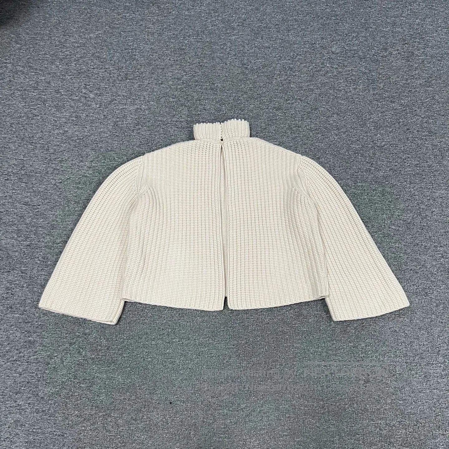 Loewe Loewe Pearl Embellished Knit Sweater M. Size US M / EU 48-50 / 2 - 2 Thumbnail