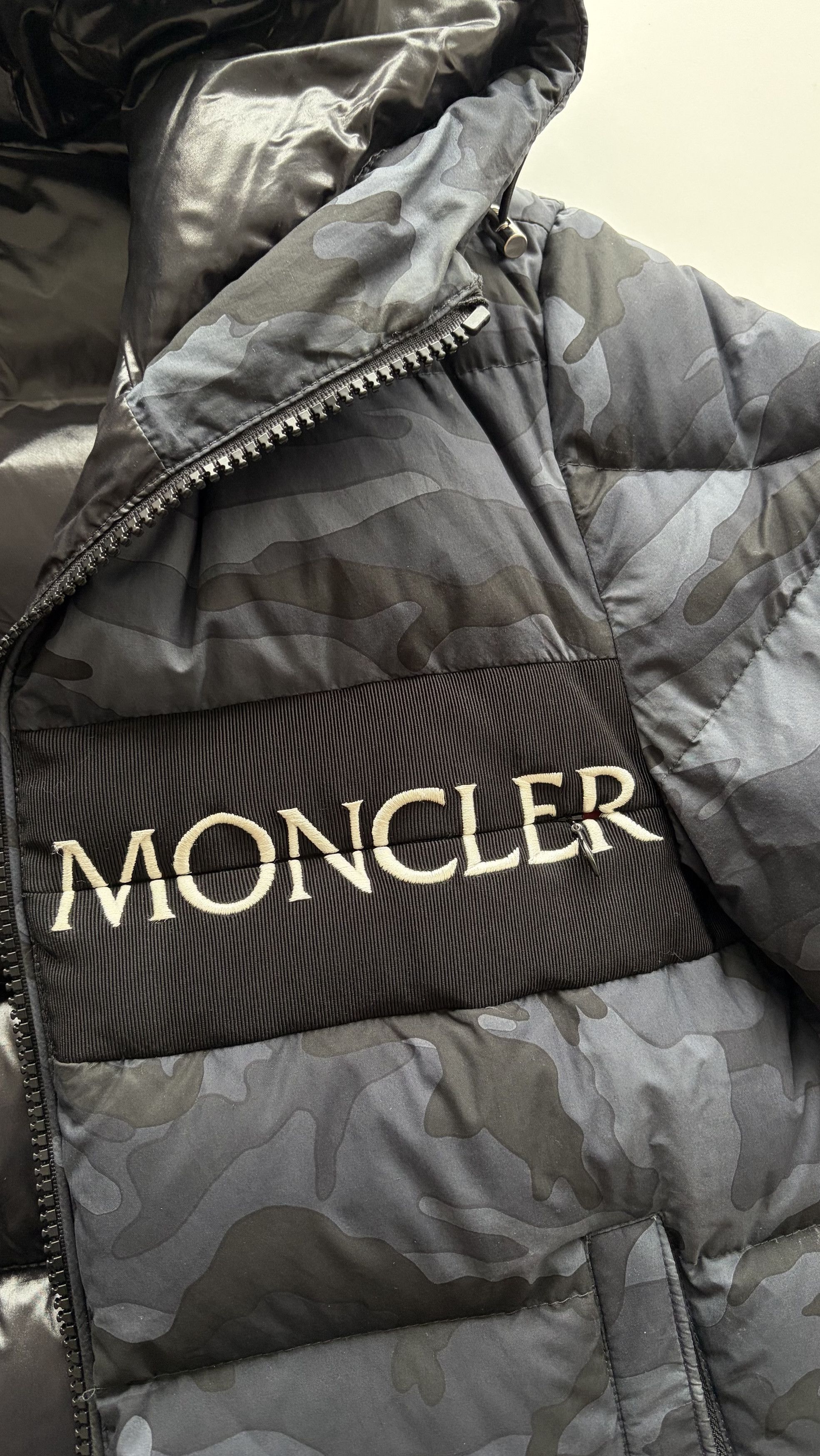 Moncler Aiton Camo Print Hooded Down Puffer Jacket Size US M / EU 48-50 / 2 - 7 Thumbnail