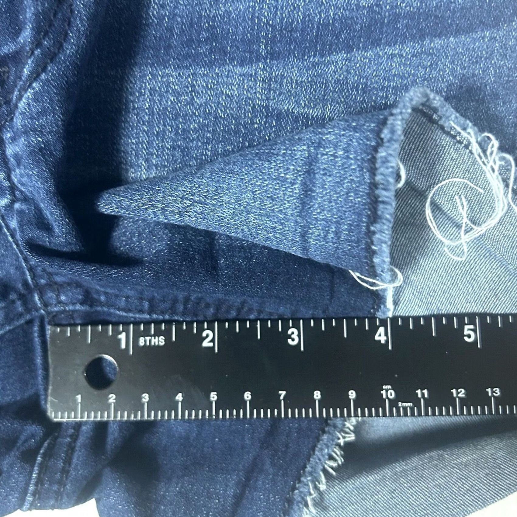 American Eagle Outfitters American Eagle Outfitters Jeans Shorts Cut-Off 2 Denim Blue Mid Rise 4 in Inseam Womens Stretch Logo Zipper Button Casual Vintage: No Size 26" / US 2 / IT 38 - 7 Thumbnail