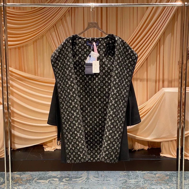 Louis Vuitton Louis Vuitton Black and white old flower full print bathro Size XS / US 0-2 / IT 36-38 - 7 Thumbnail