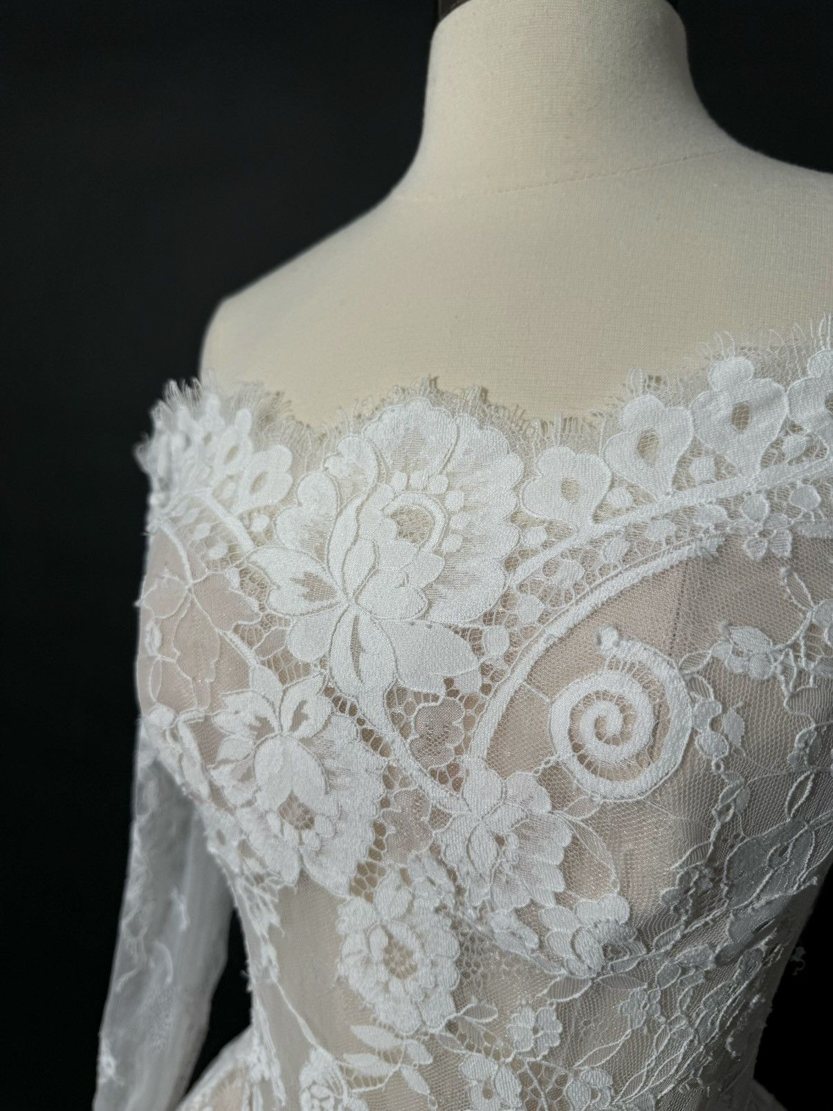 Other Preloved US 2 Anna Augusta Off-Shoulder Bridal Gown Size XS / US 0-2 / IT 36-38 - 6 Thumbnail
